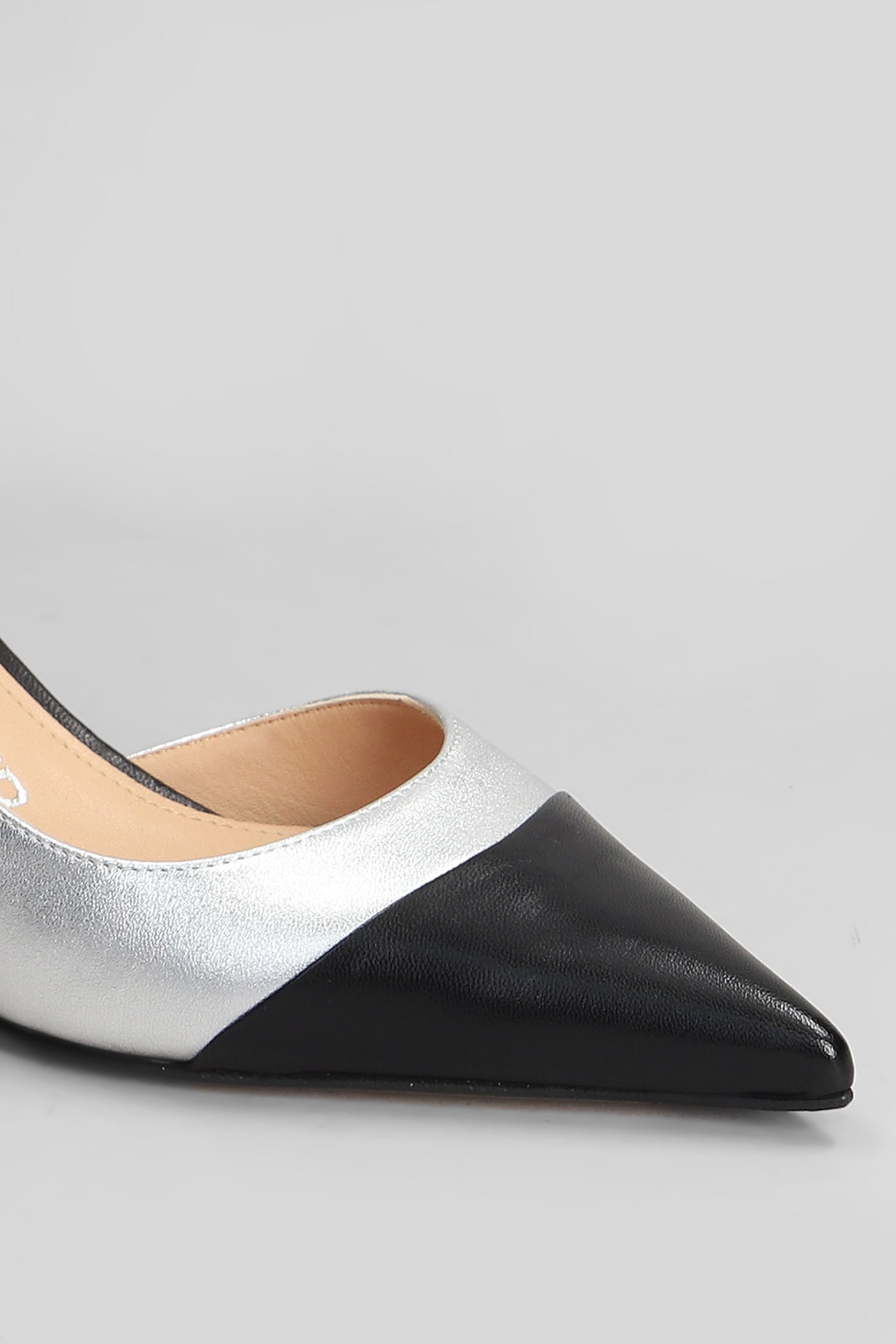 THE SELLER PUMPS IN BLACK LEATHER