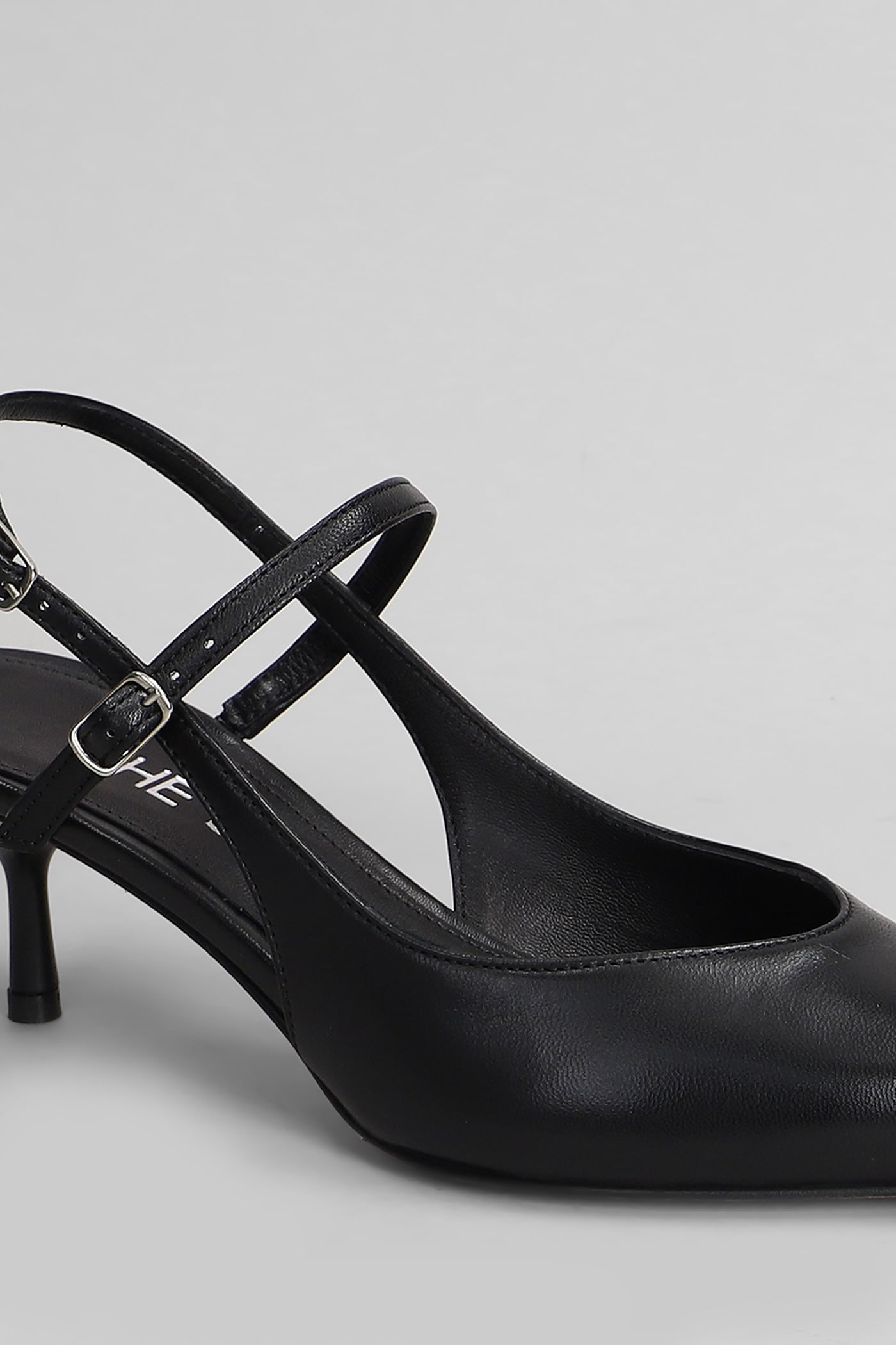 THE SELLER PUMPS IN BLACK LEATHER